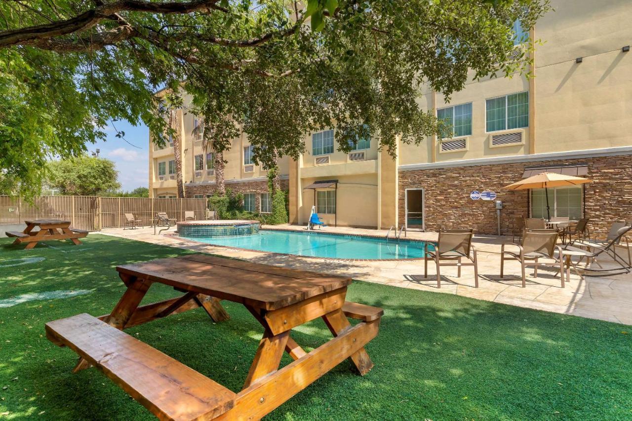 Comfort Inn & Suites Near Six Flags & Medical Center San Antonio Extérieur photo