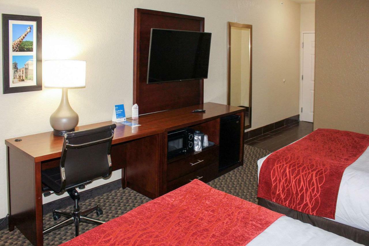 Comfort Inn & Suites Near Six Flags & Medical Center San Antonio Extérieur photo